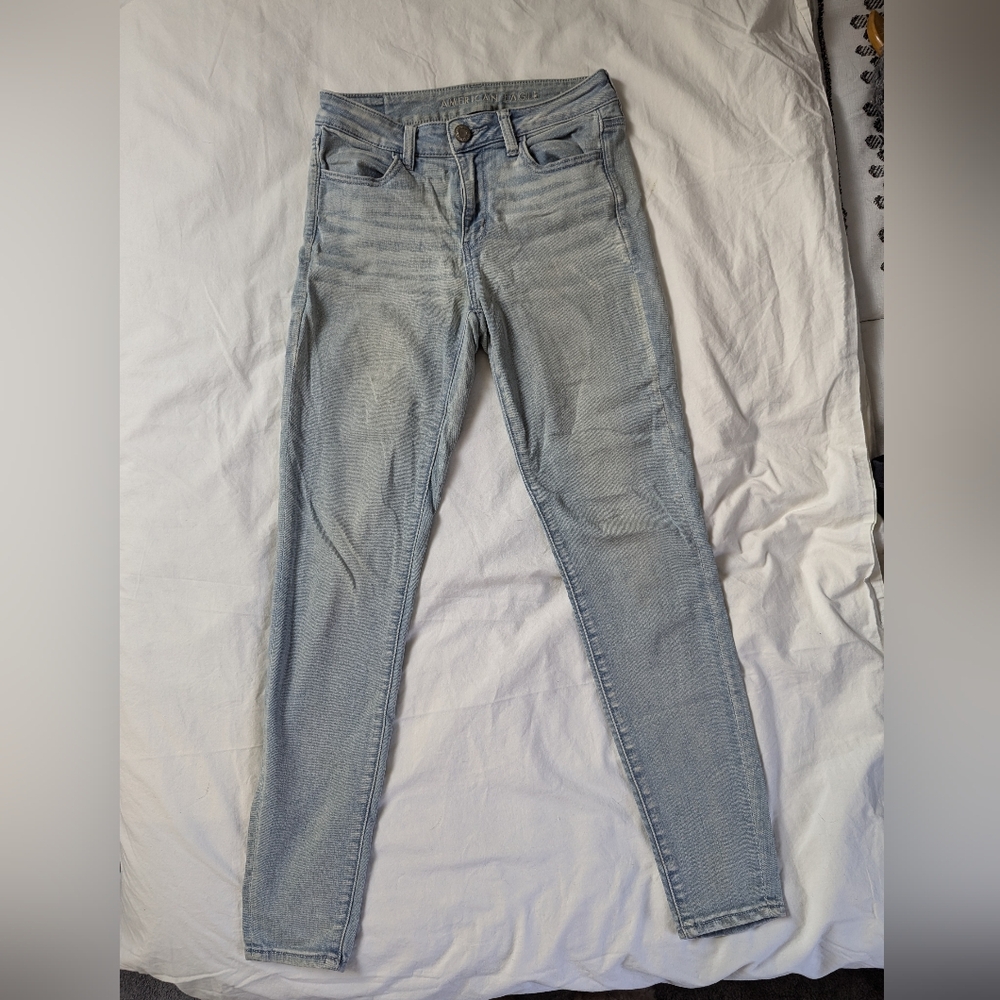 American Eagle size 4 light blue, faded Hi-Rise Jegging